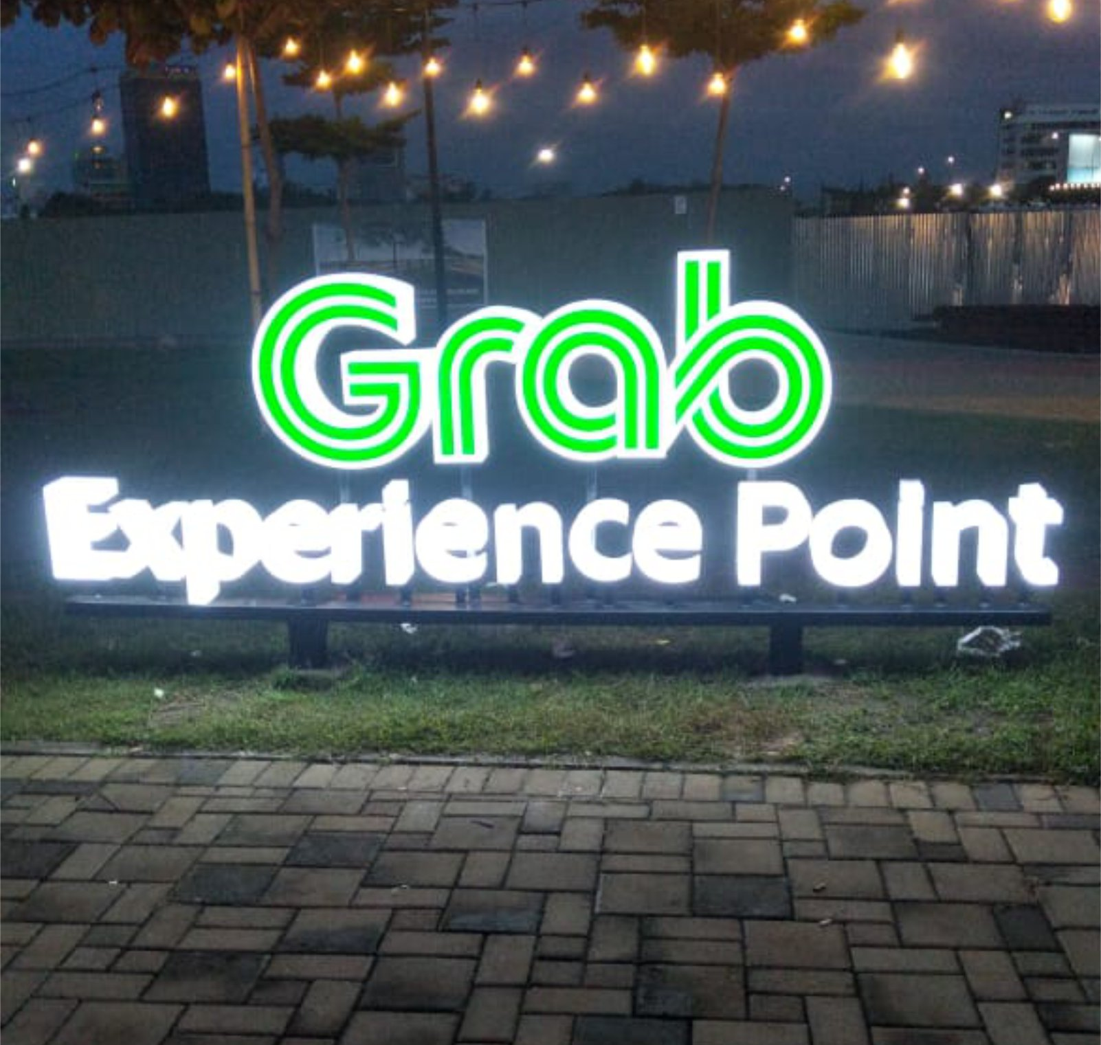 huruf timbul akrilik